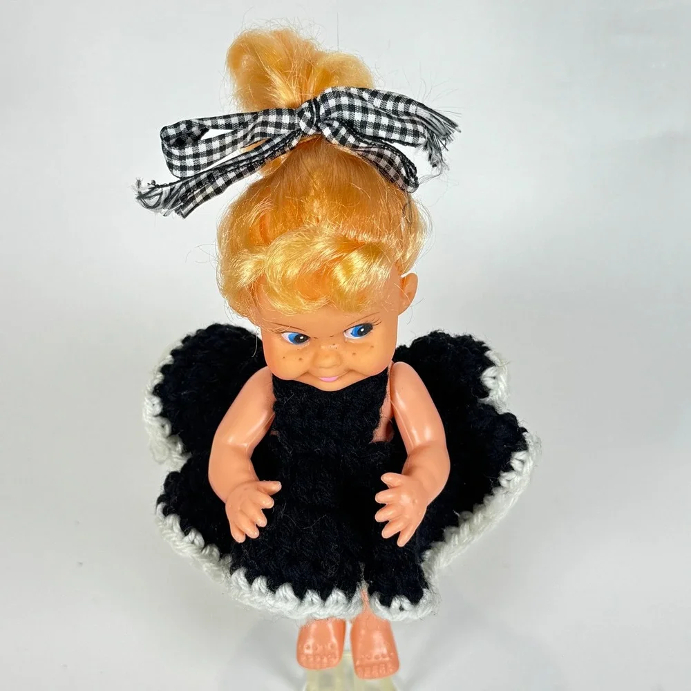 Vintage Blonde Girl Doll Freckles Blue‎ Eyes Handmade Crochet Dress Hong Kong